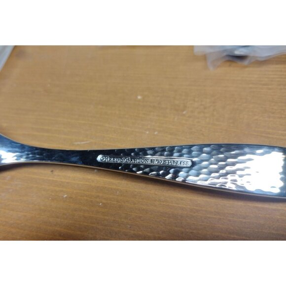 23 PIECE REED & BARTON 18/10 ANTIQUE MATTE HAMMERED STAINLESS STEEL FLATWARE - Picture 2 of 3